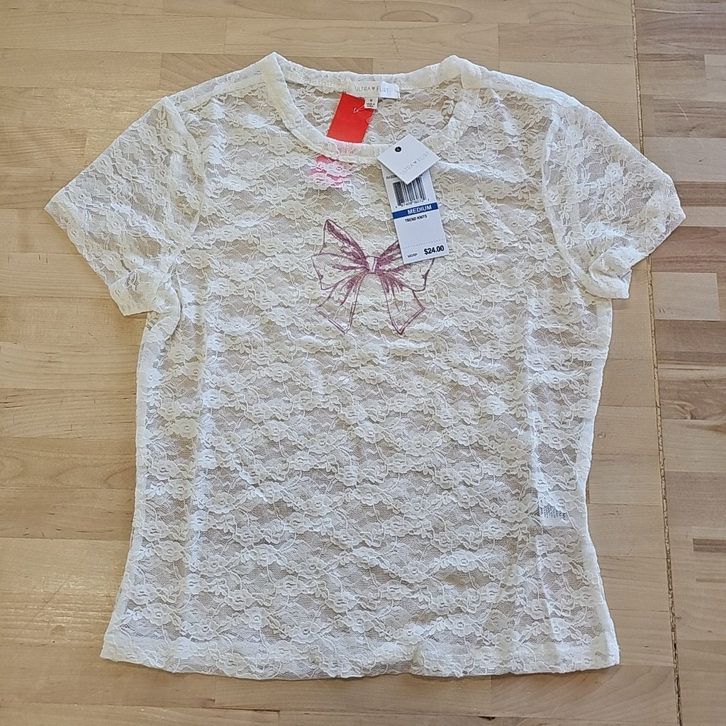 Ultra Flirt Juniors' Graphic Lace Tee - Gardenia