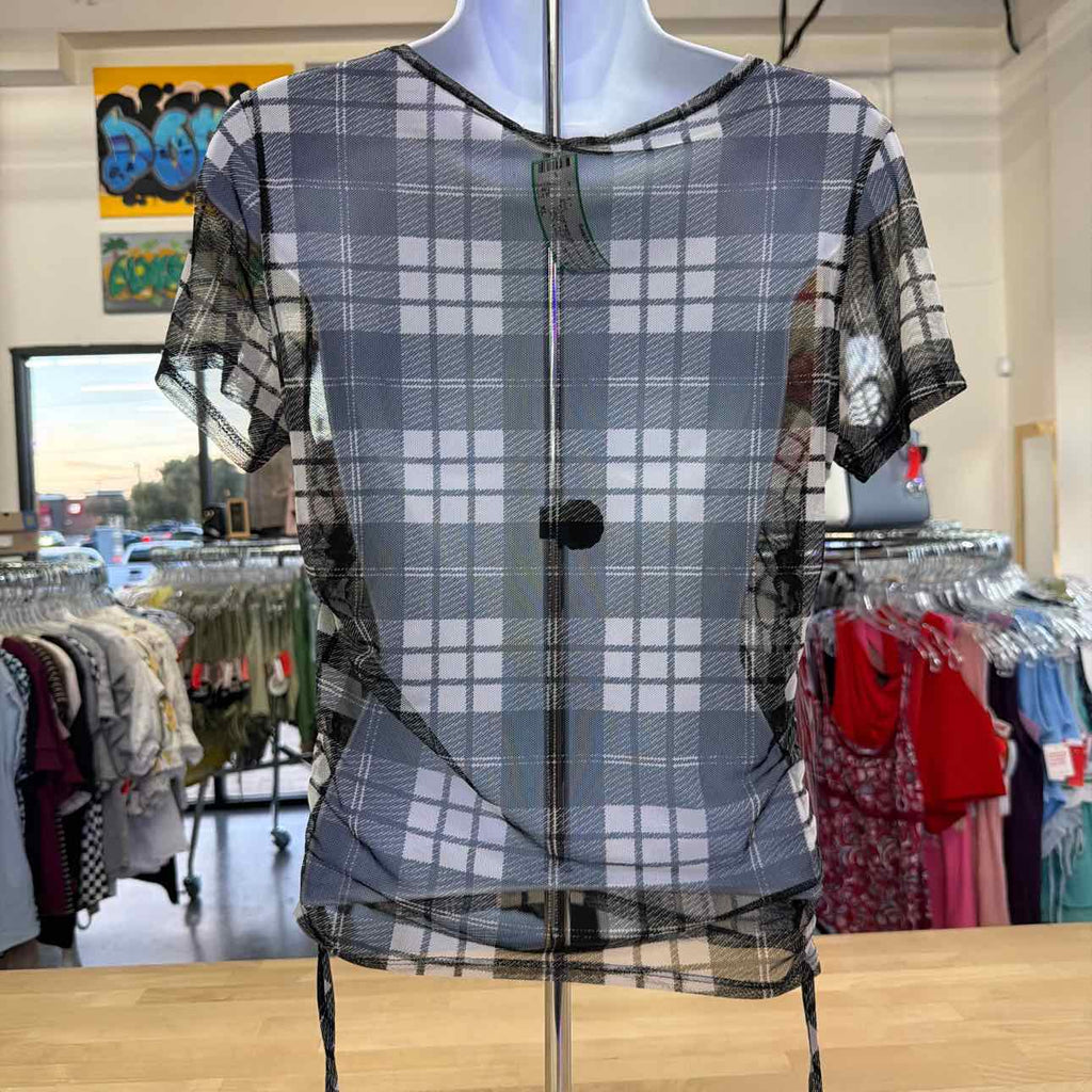 Rebellious Dreamer Size XL BLACK & WHITE Preloved Shirt