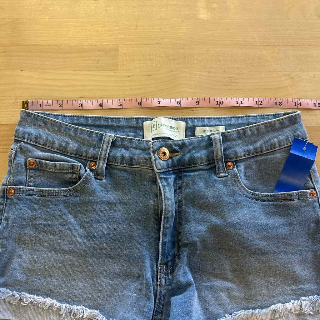 Celebrity pink Women Size 5 Light Blue Denim Preloved Shorts