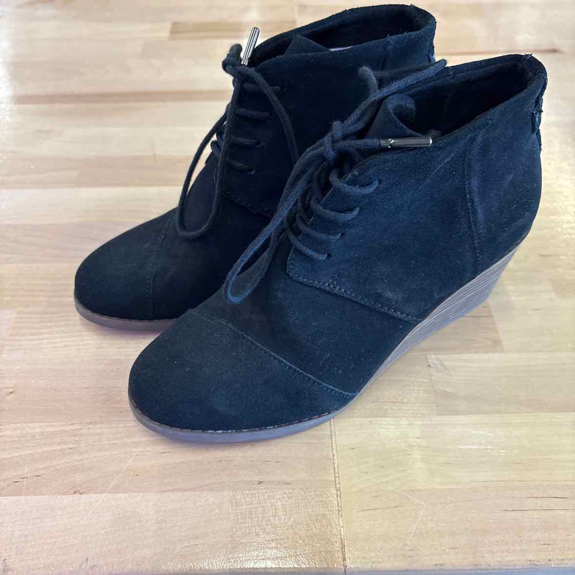 Toms Size 6 Black Bootie