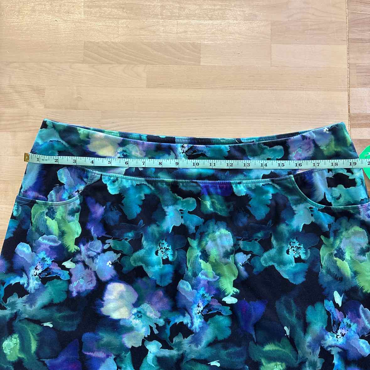 Ryandre Women Size XL green/purple Preloved Skorts