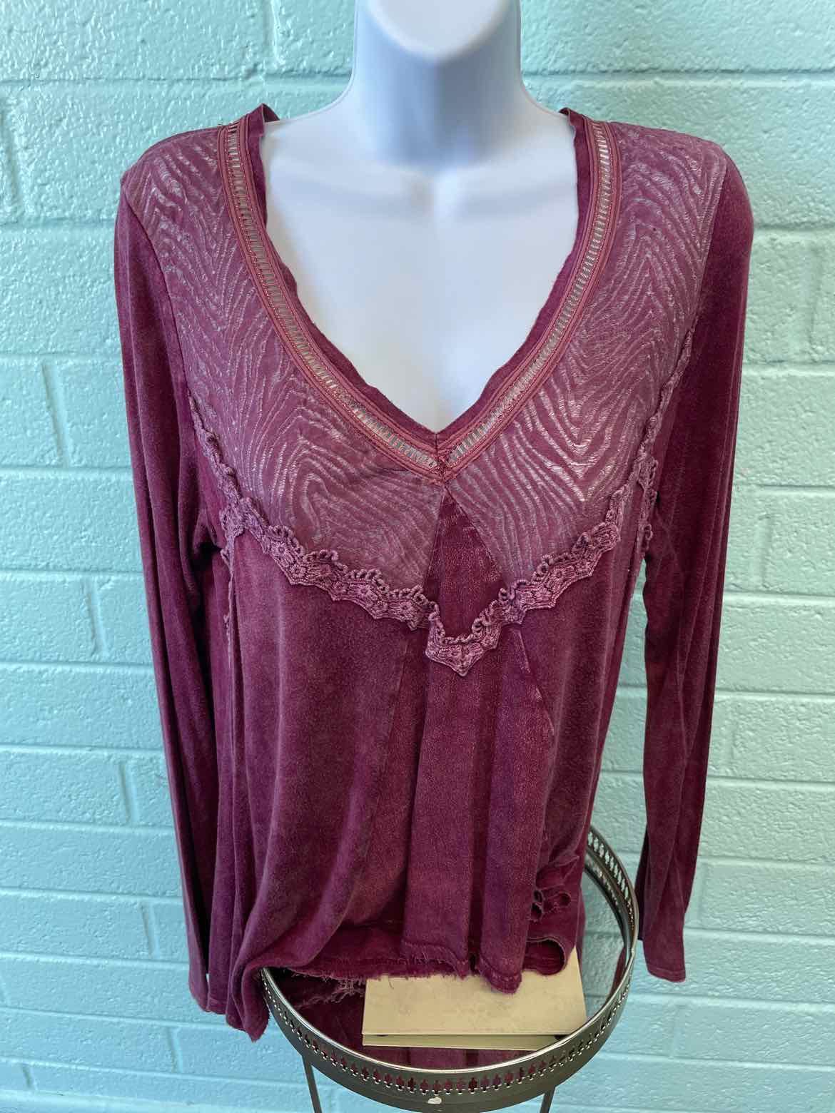 Gimmicks Size S Maroon Shirt