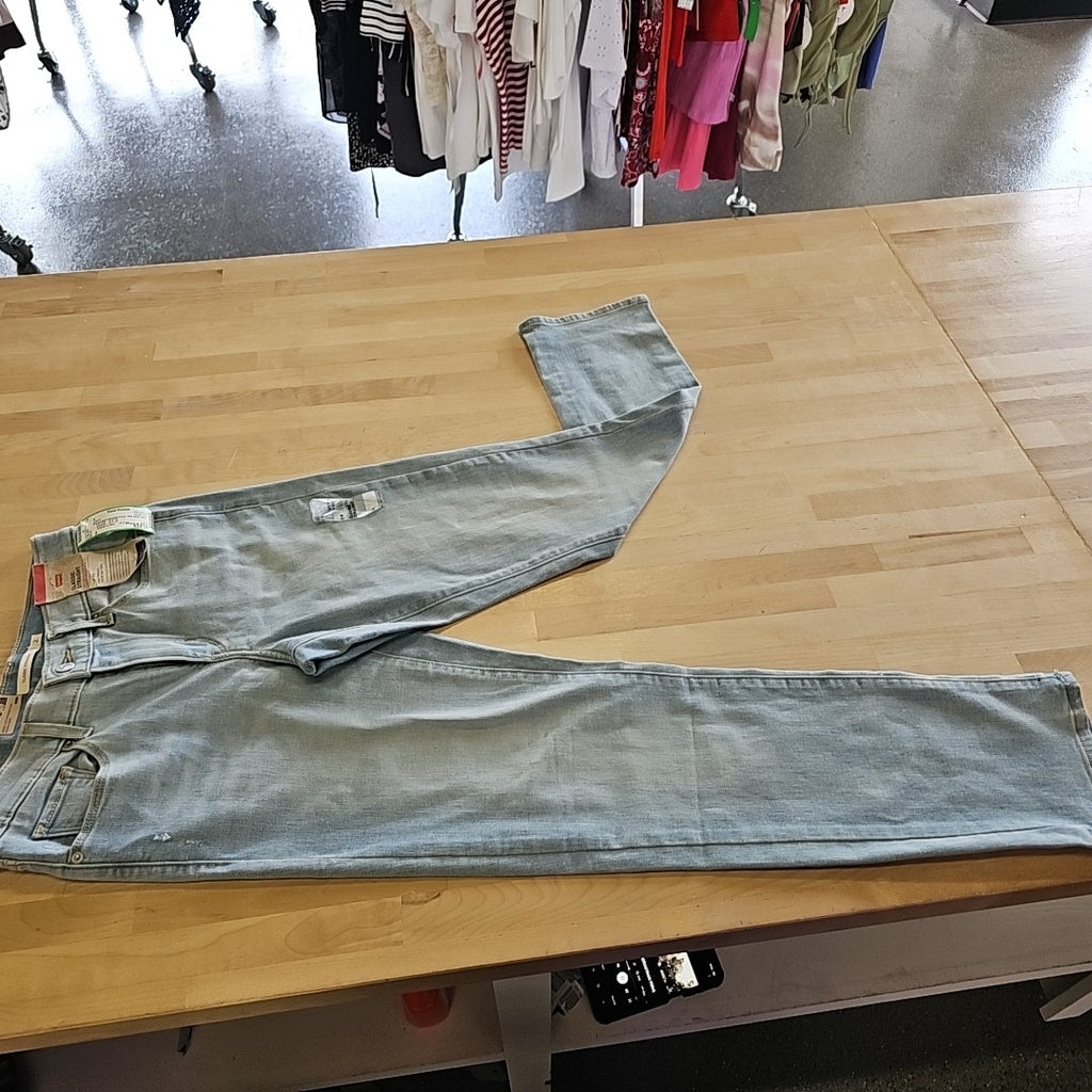Levi's Classic Straight Fit Women's Jeans