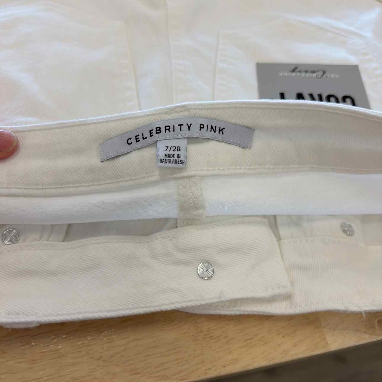 Celebrity pink Women Size 7  White New Shorts  High-Rise Curvy Denim Shorts