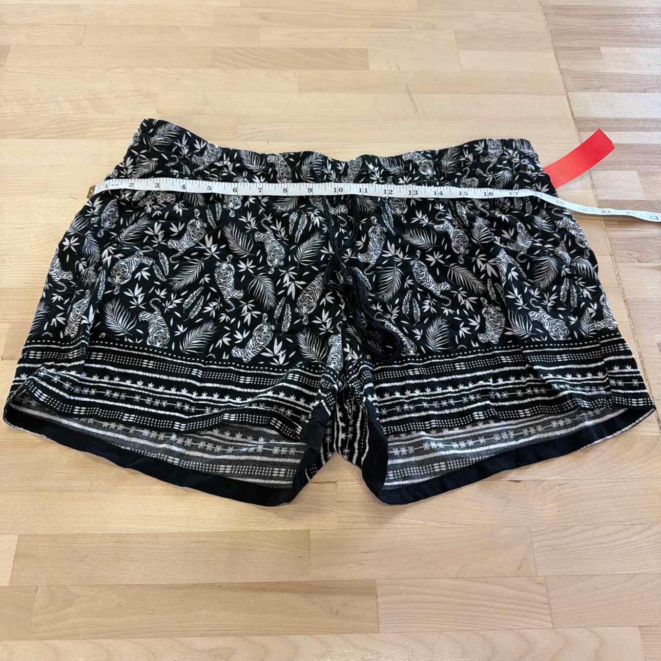 Old Navy Size L Black Preloved Shorts