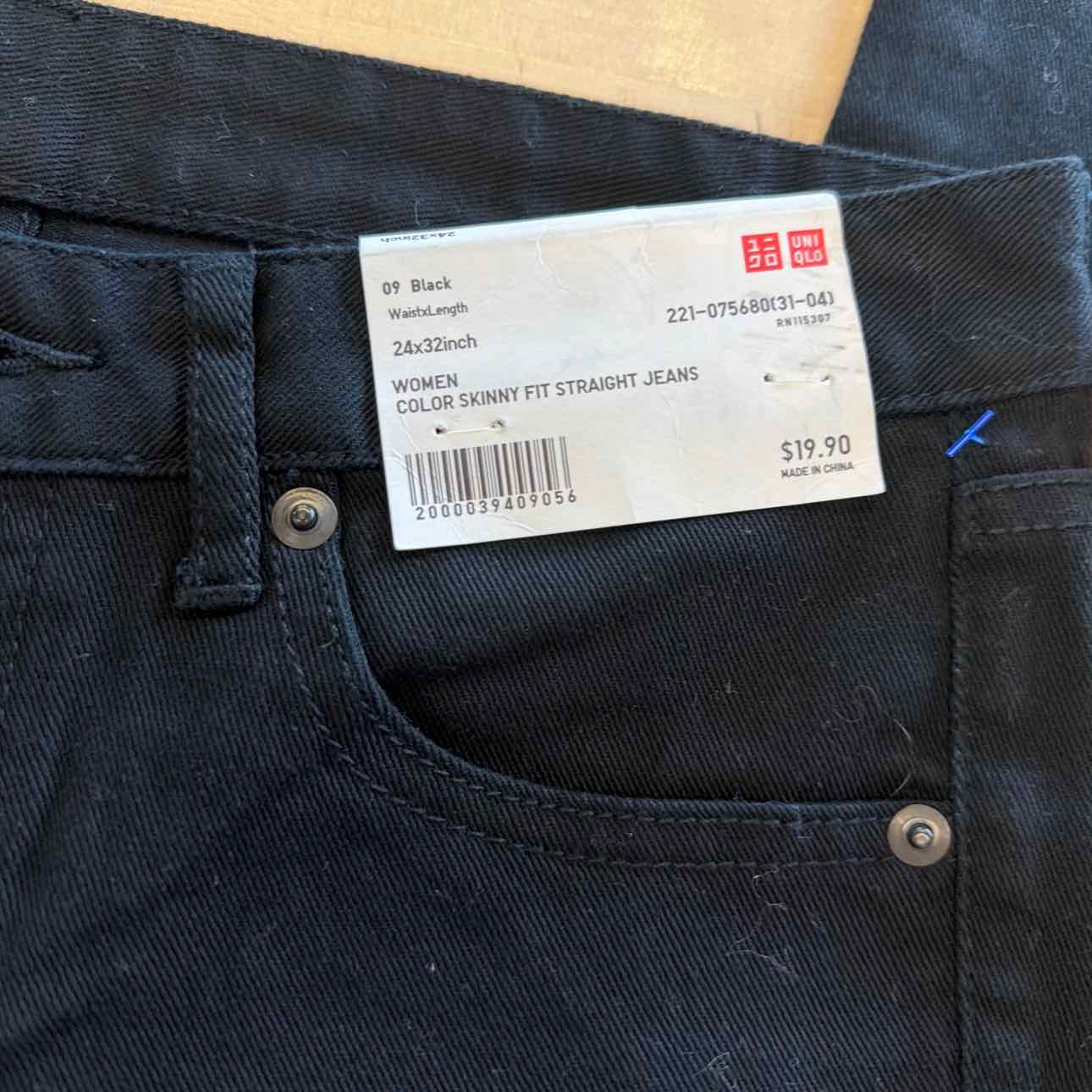 UNIQLO Size 24 Black Denim Preloved Jeans