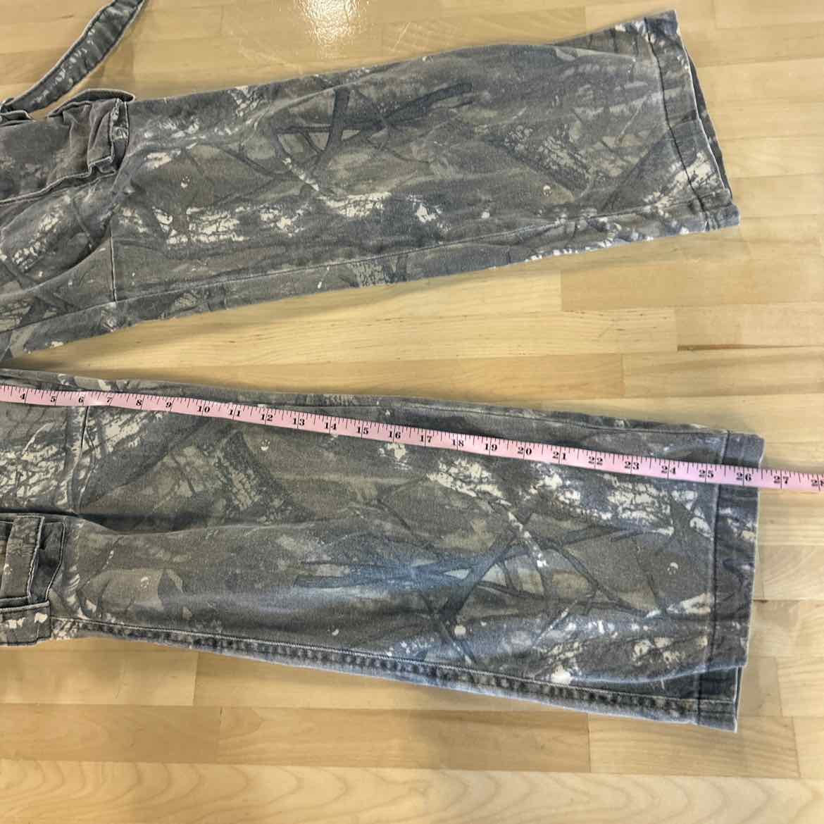 Disclosure Size 25 Camo Preloved Pants