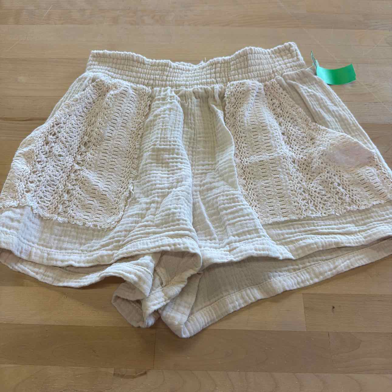 Ocean Drive Women Size M Cream Preloved Shorts