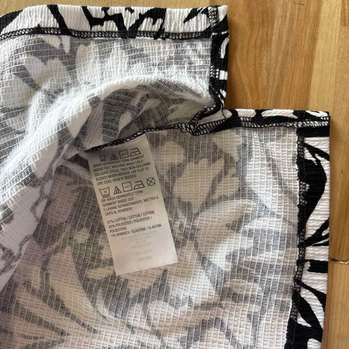 Kim Gravel Size M Black/White Preloved 2 pc sets