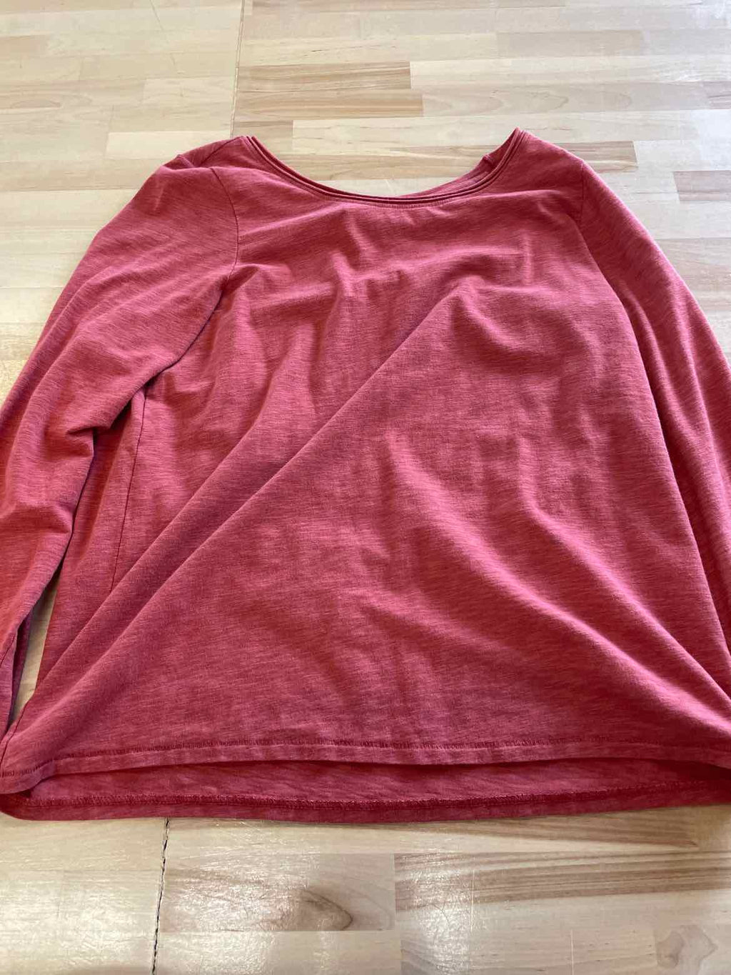 Artisan NY Size M Red Shirt
