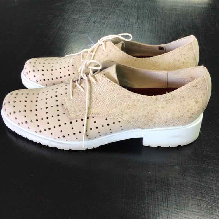 Munro Shoe Size 9 Tan Leather Loafers