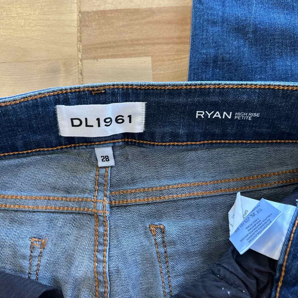 DL 1961 Size 28 Denim Jeans