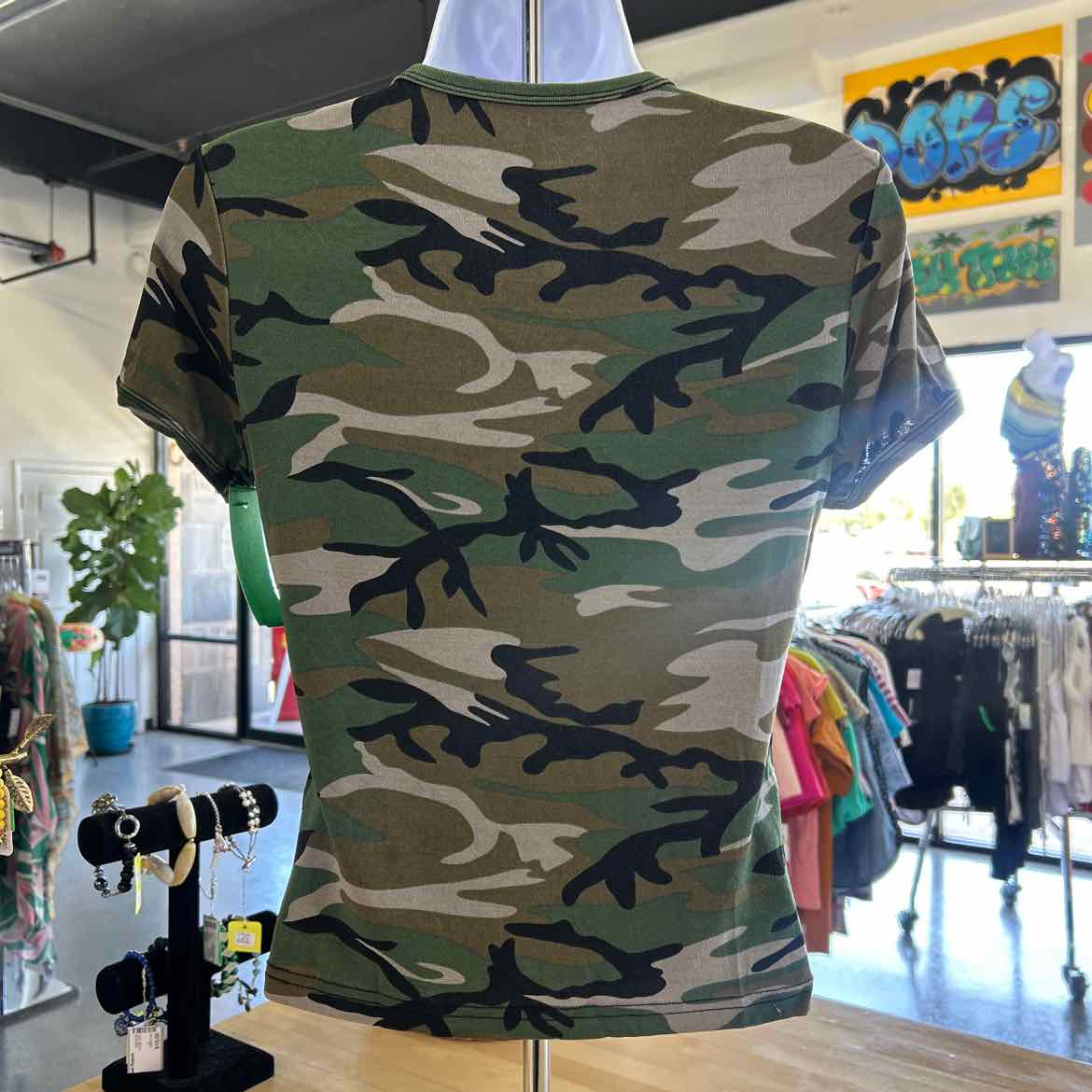 Size XS/S Camo Preloved T-Shirt SS