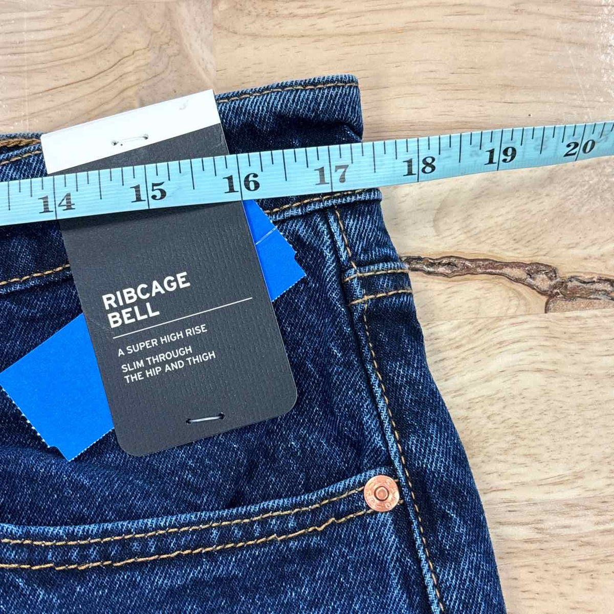 Levi's Size 33x32 Ribcage Bell Jeans