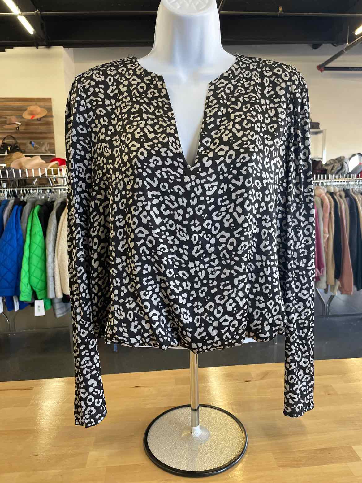 Sincerely Jules Size M Black White Long Sleeve