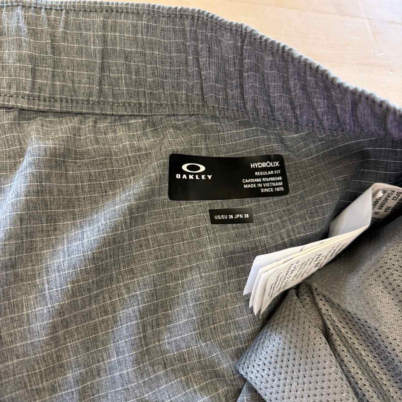 Oakley Men's Size 36 Gray MENS Shorts