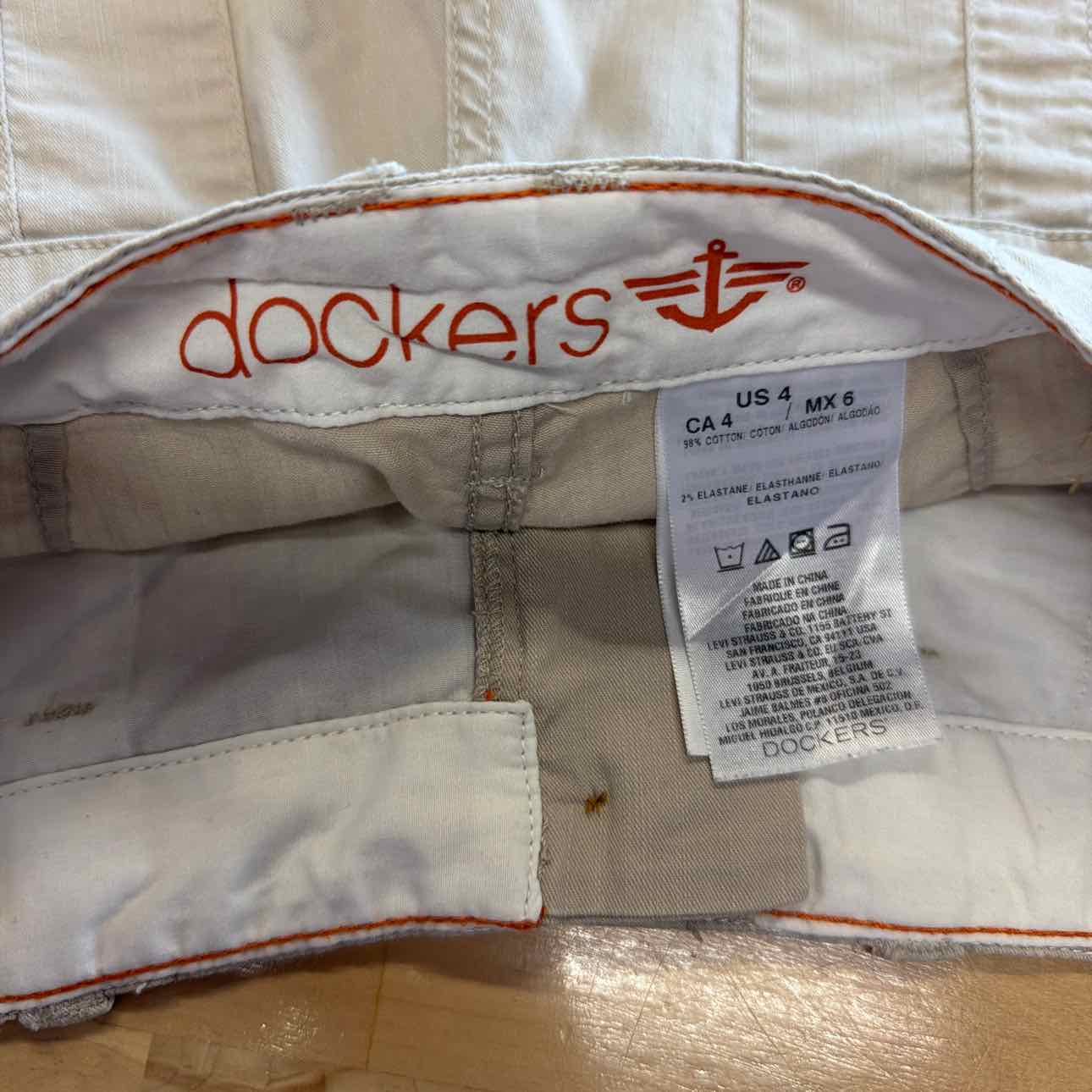 dockers Size 4 Tan Used Shorts
