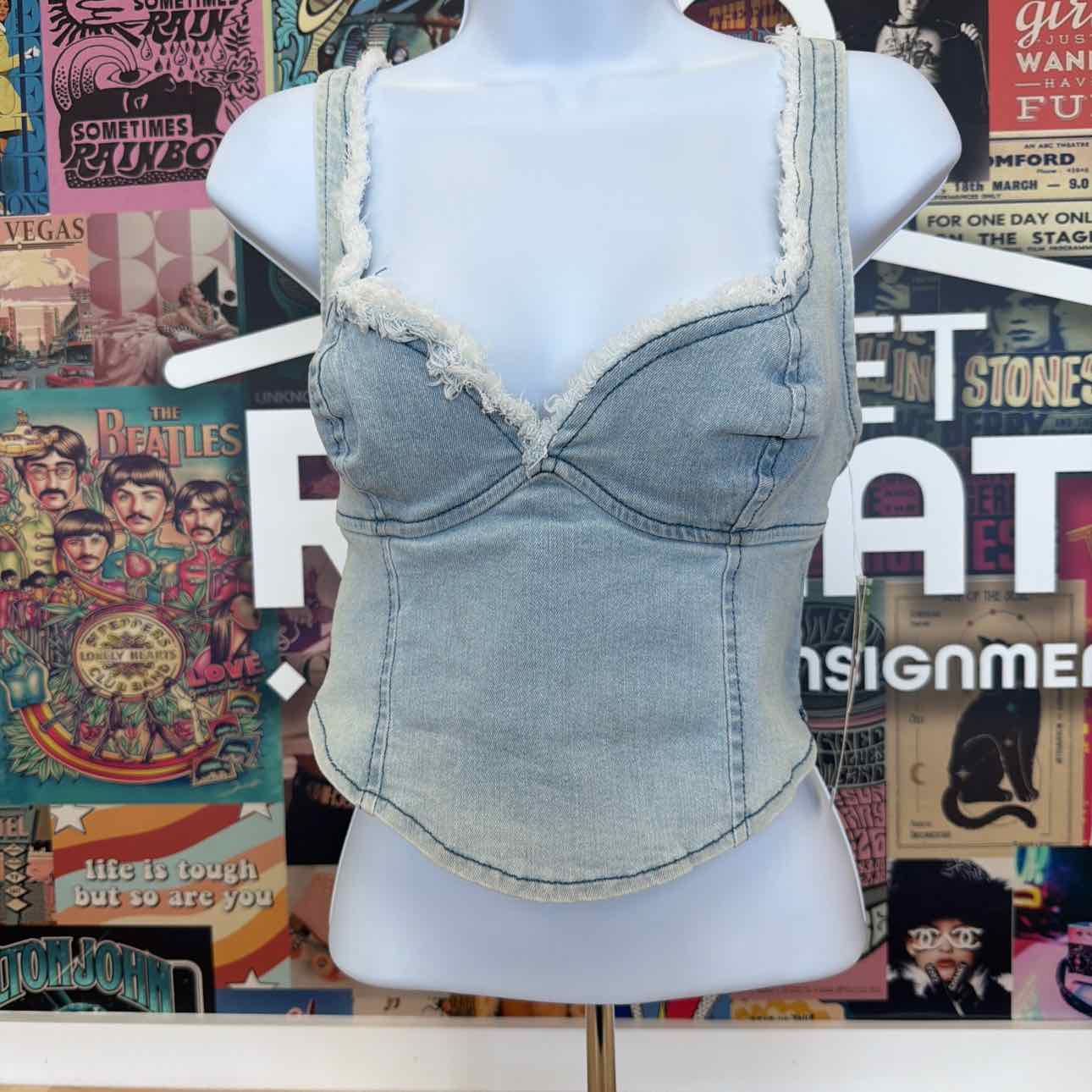 TINSELTOWN Size XS Fray-Trimmed Cropped Denim Corset-Style Top - Light Wash
