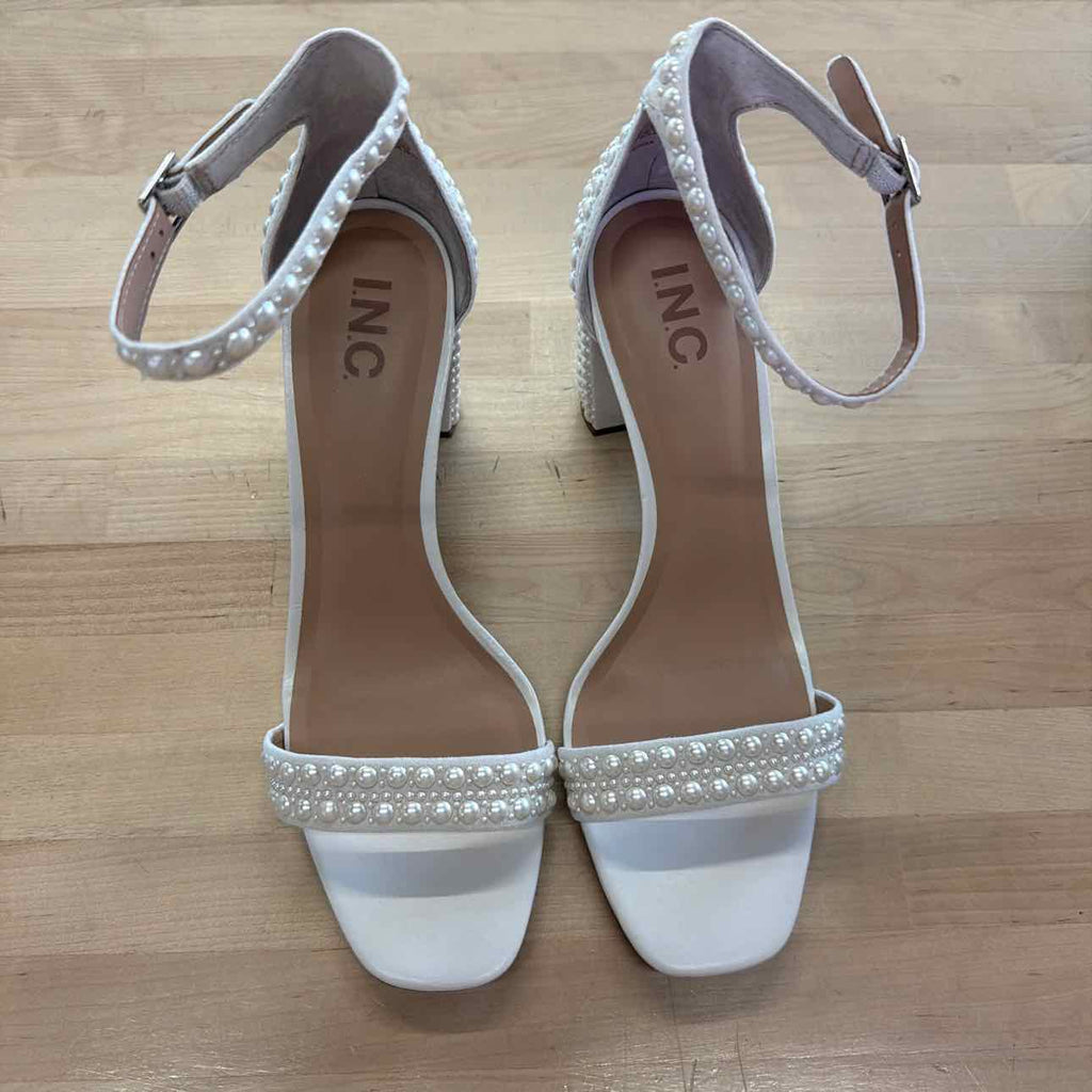 Tommy Hilfiger Size 6.5 White New Sandals
