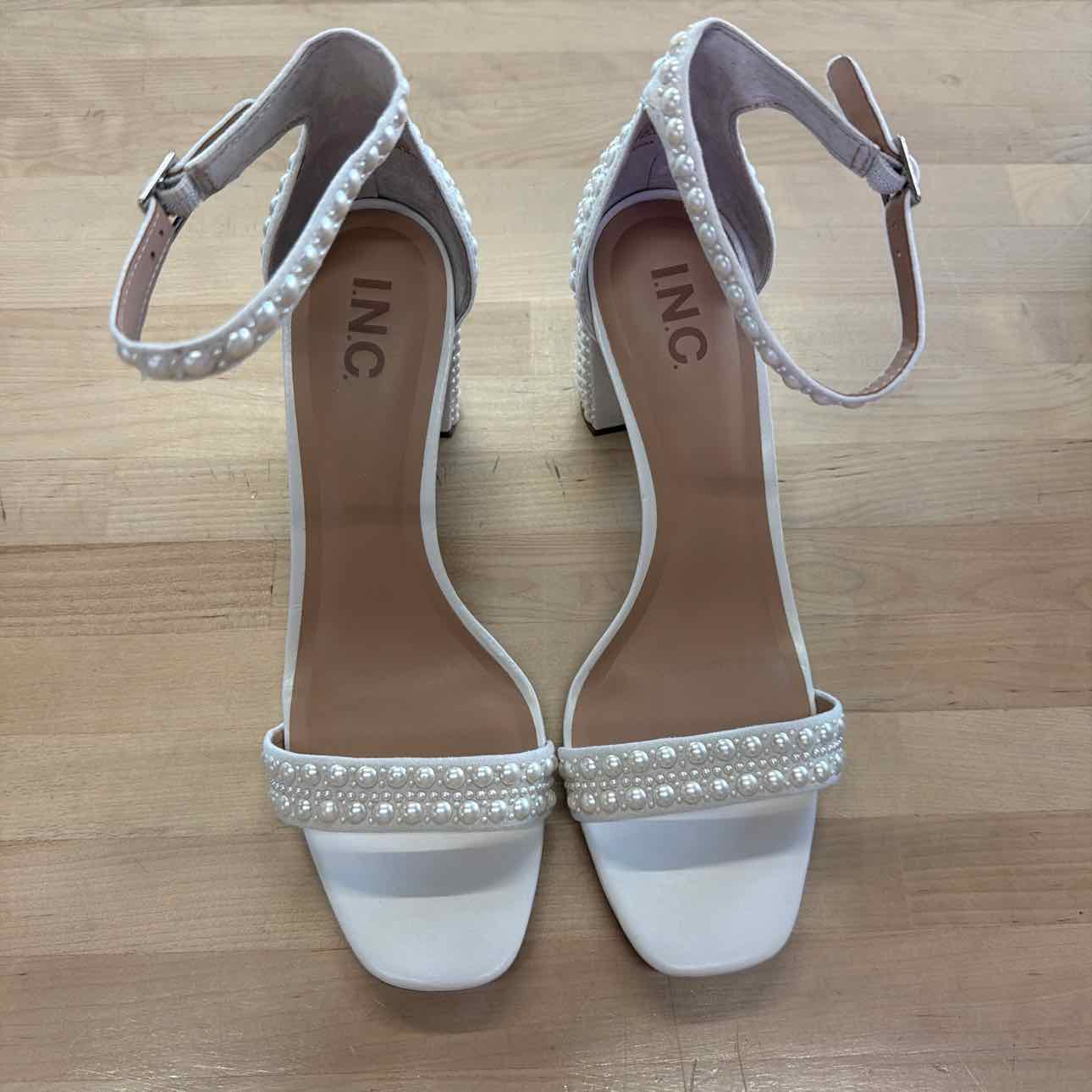 Tommy Hilfiger Size 6.5 White New Sandals