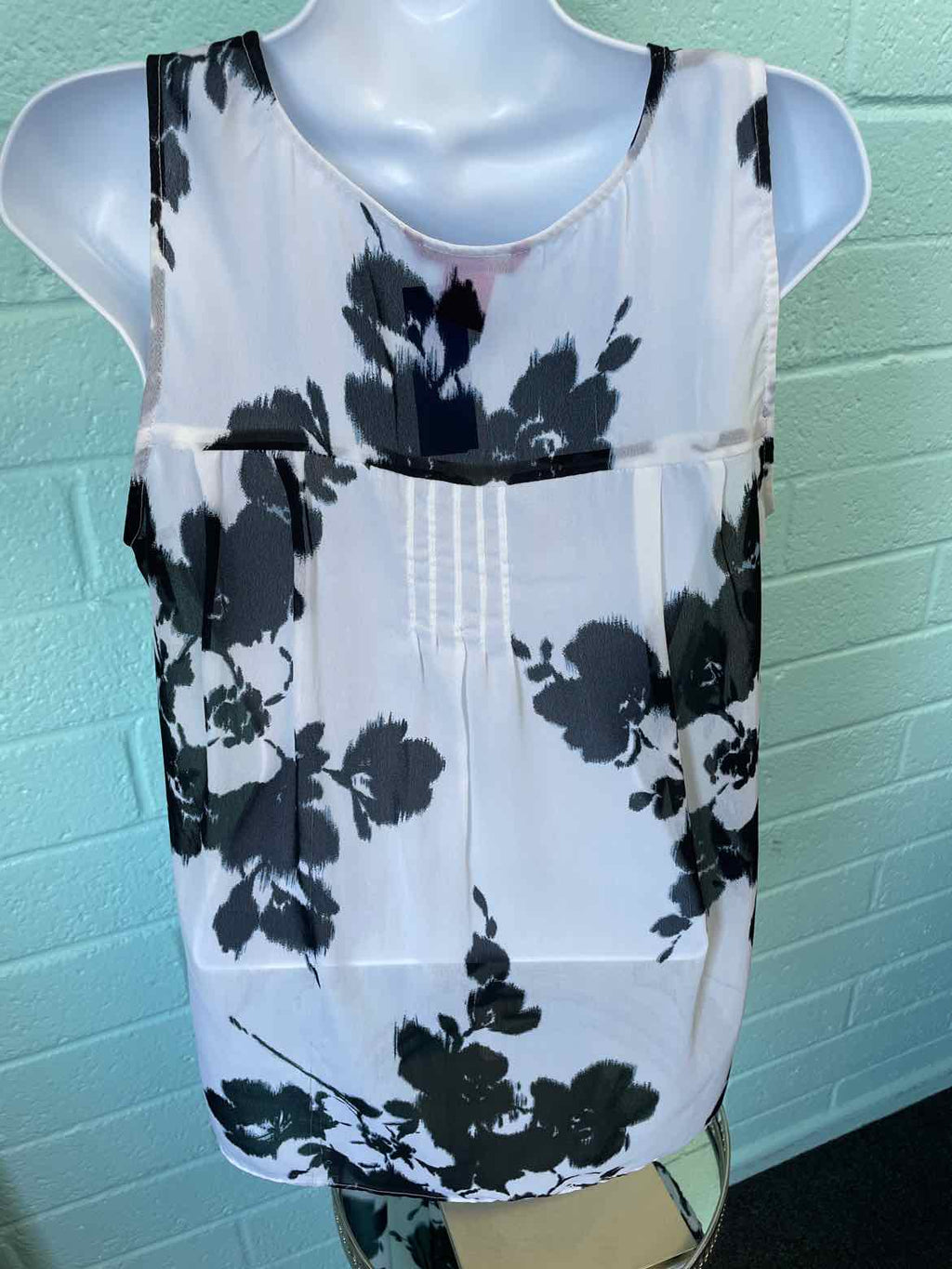 Sunny Leigh Size L White & Black Sleeveless