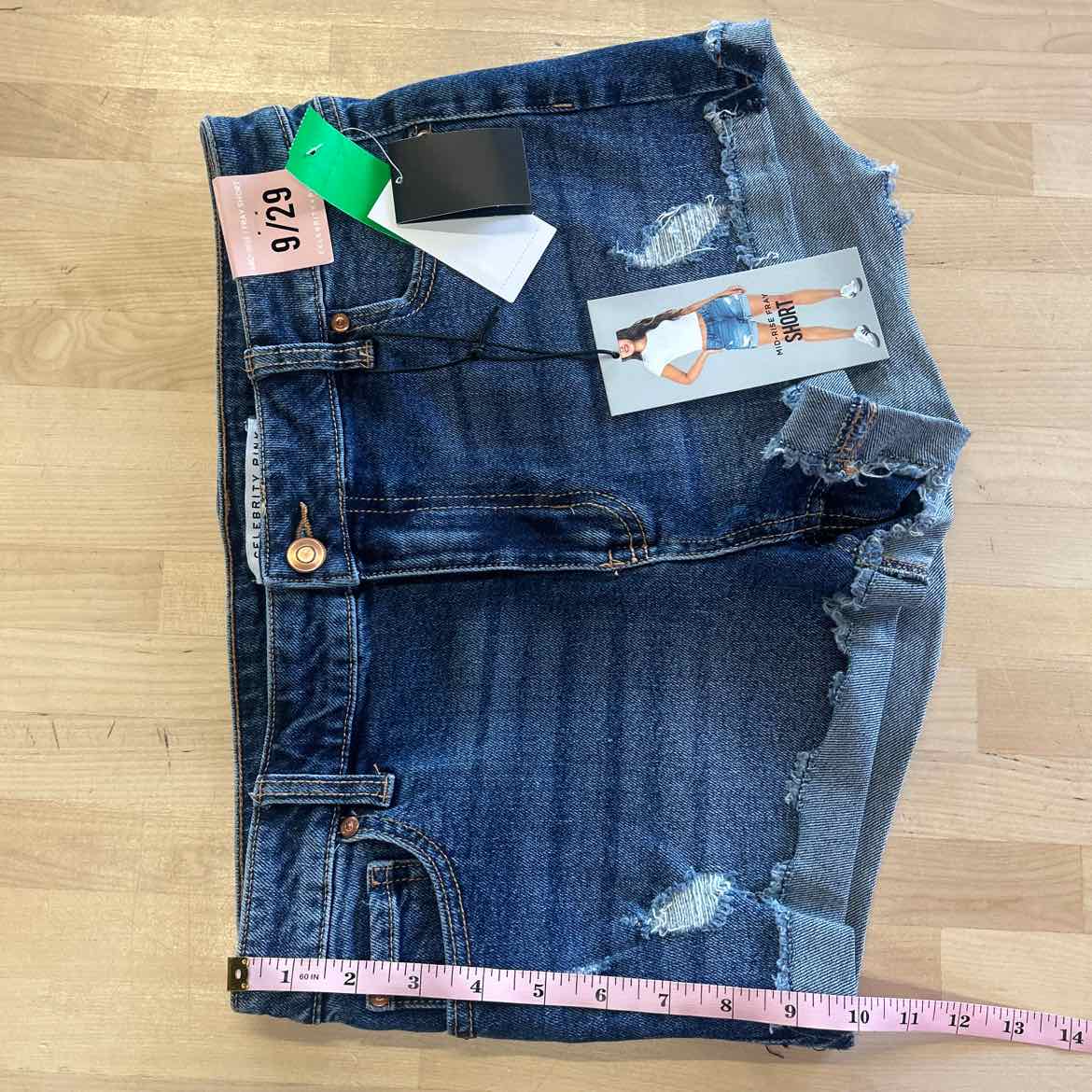 Juniors Celebrity Pink 3in. Mid Rise Fray Roll Cuff Hem Shorts - 9