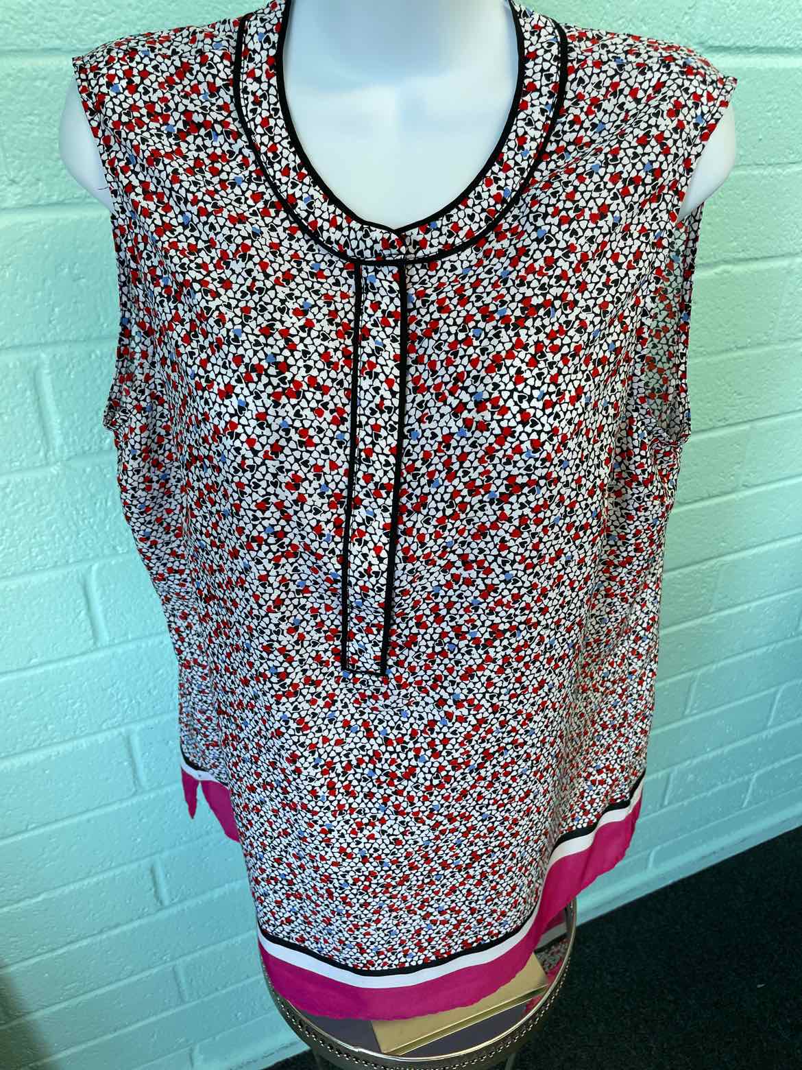 Jones New York Size L Red Print Sleeveless