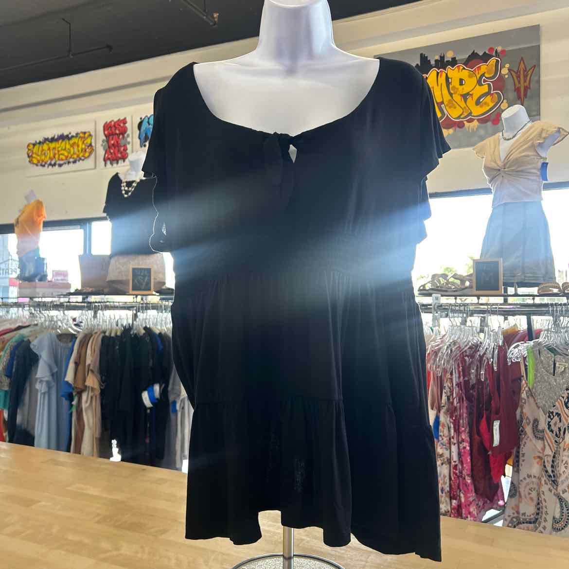 Torrid Size 1X Black Preloved Blouse SS