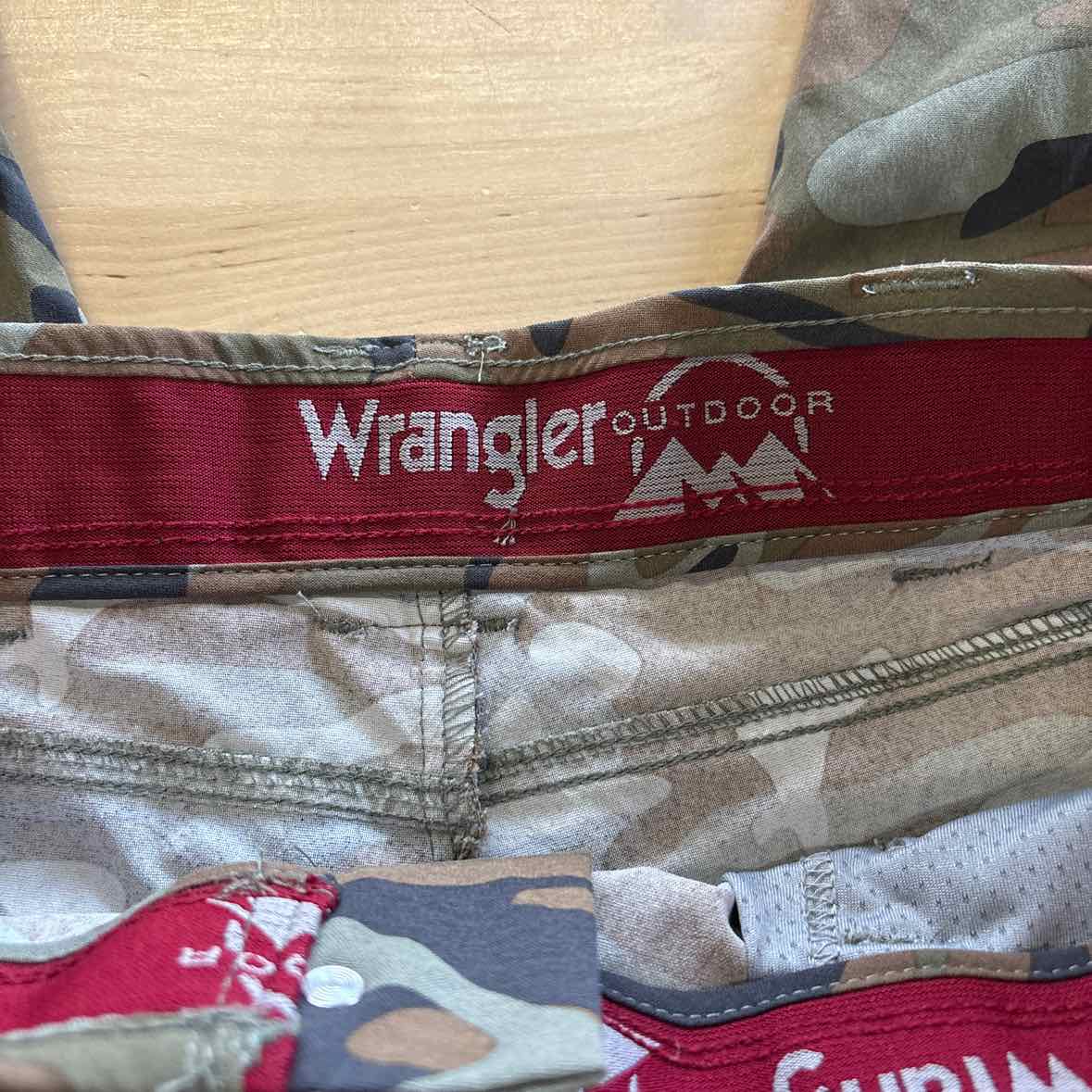 Male Wrangler Men's Size 34x30 Green Print Camo Pants