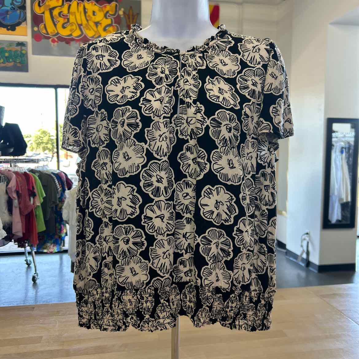 Ann Taylor Size XL Black/White Preloved Blouse SS