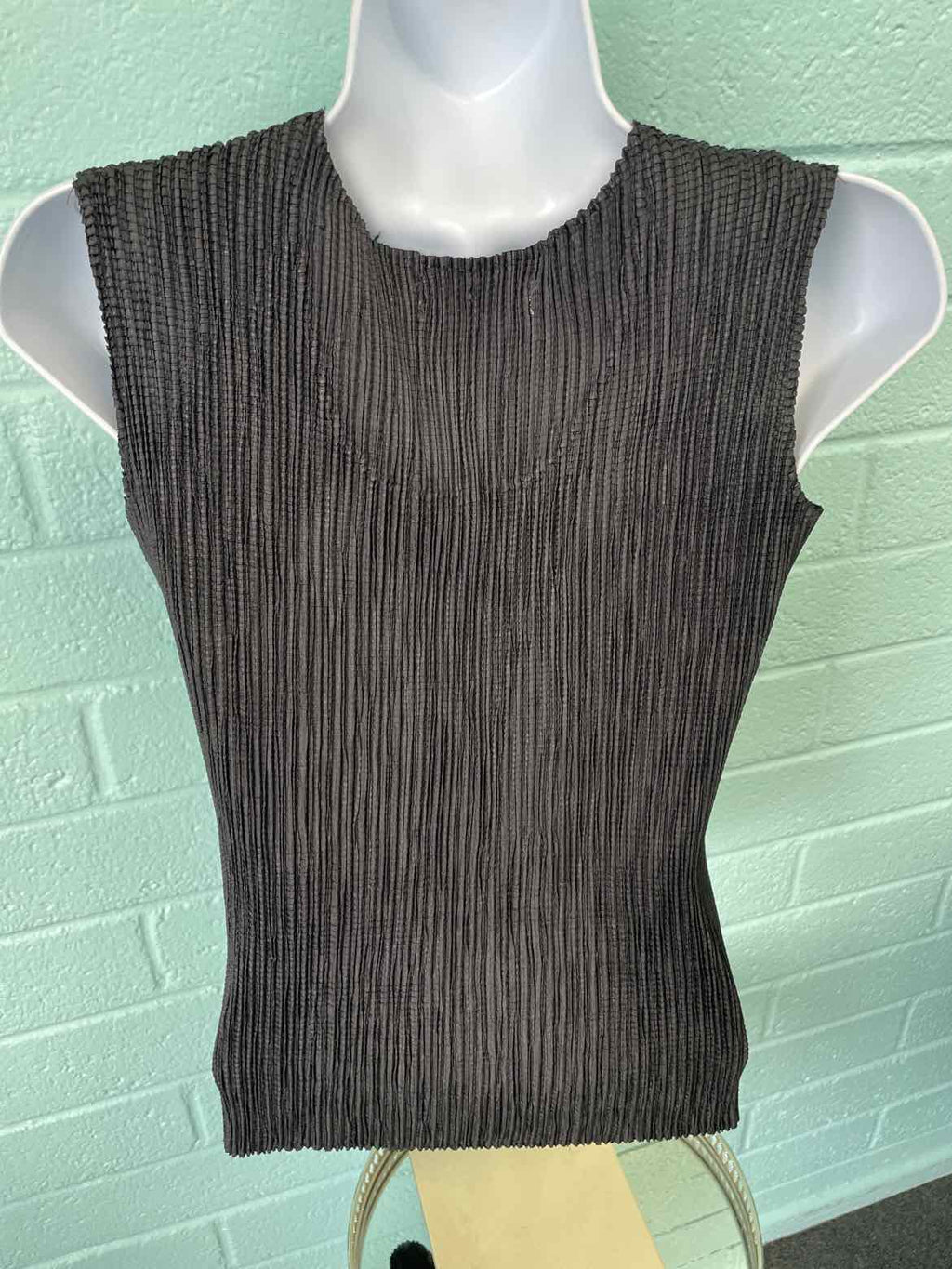 Analogy Size L Black Sleeveless