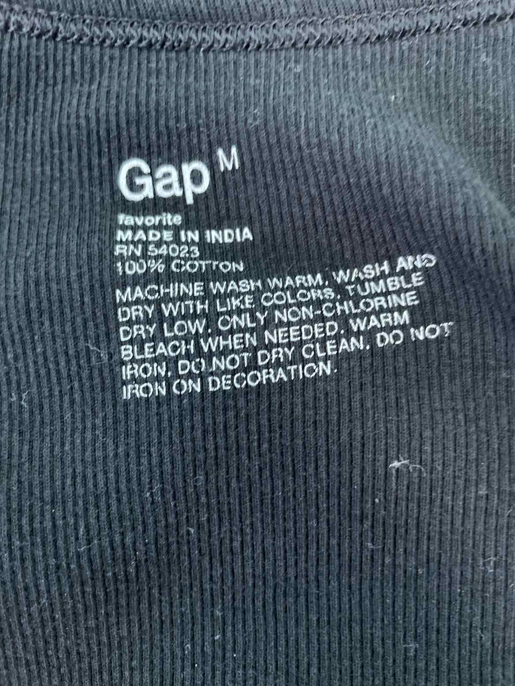 Gap Size M Black Tank