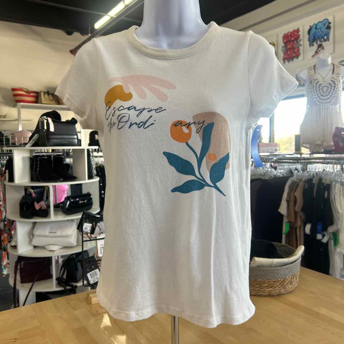 Chaser Size XS White Preloved T-Shirt SS