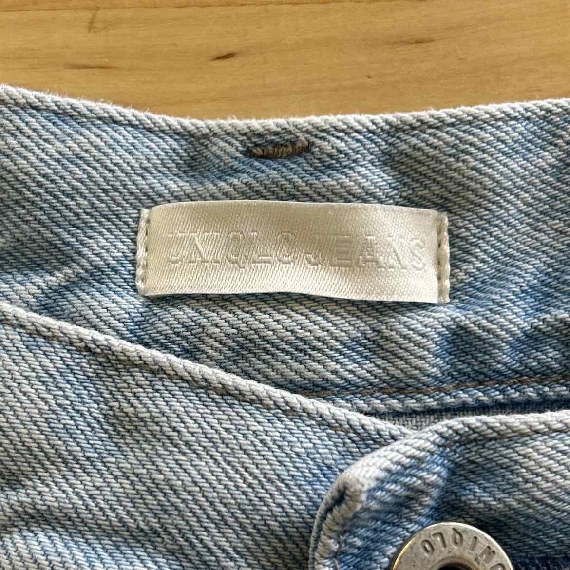 UNIQLO Size 27 Light Blue Denim Preloved Jeans