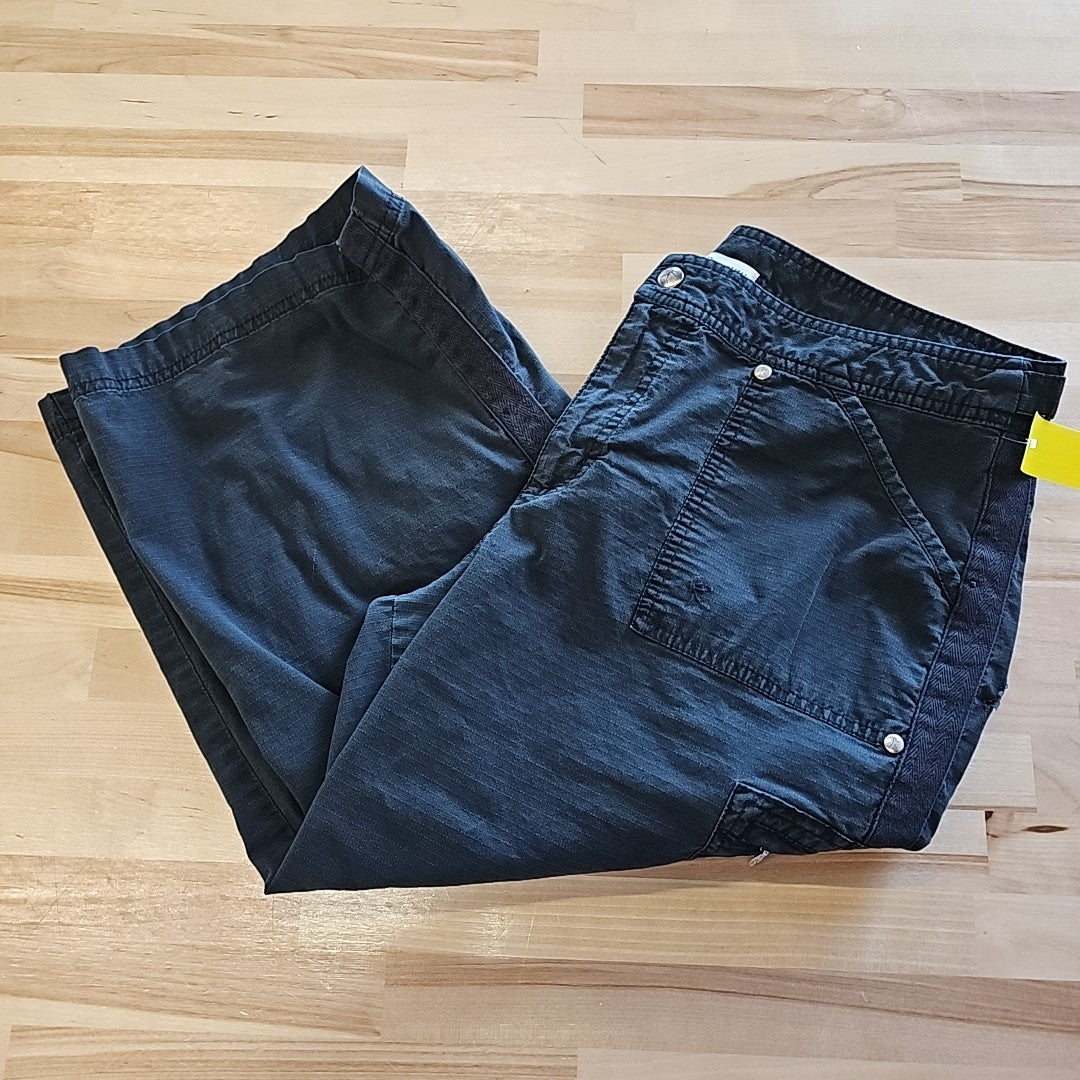 Danskin Size L Black Capris