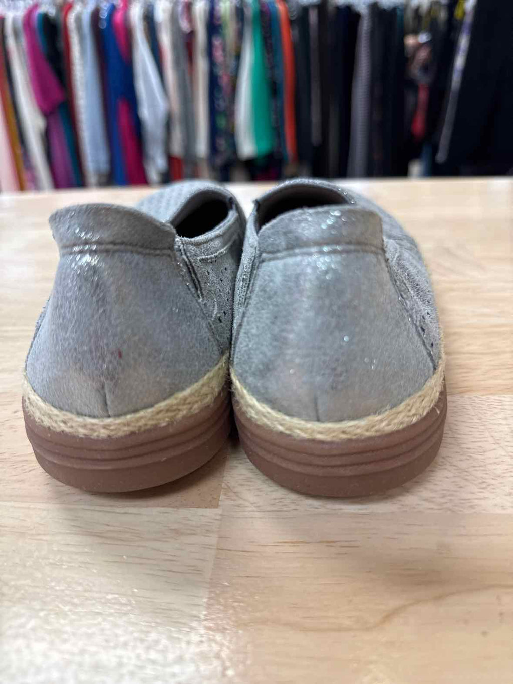 Clarks Size 6 Silver Danelly Perforated Preloved Slip On Espadrilles
