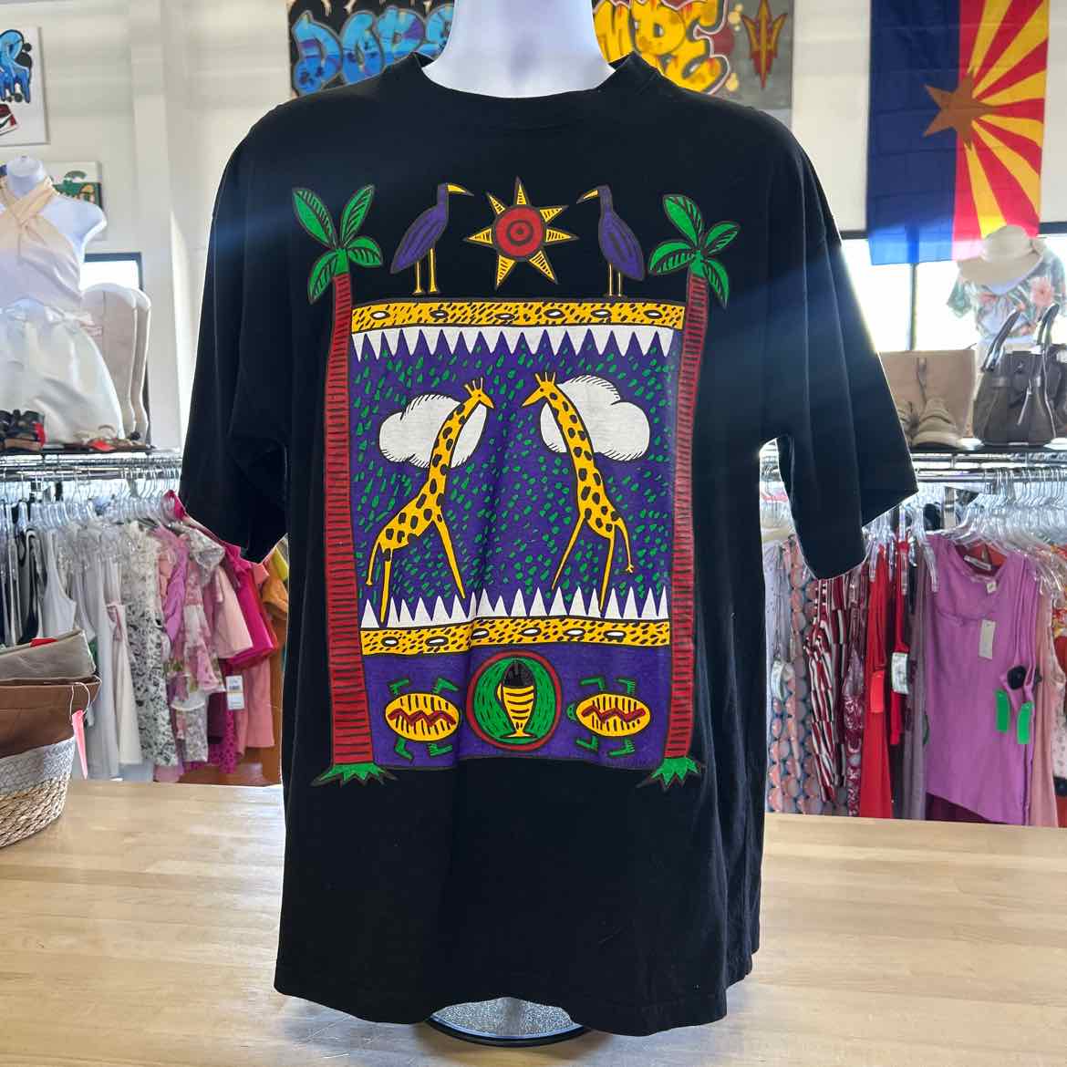 Earth Size L Black Preloved MENS T-shirt