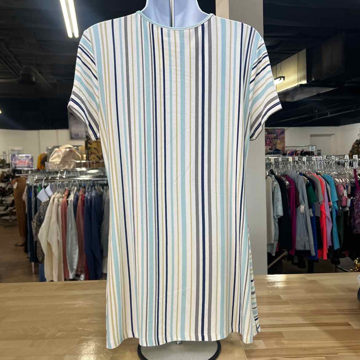 North Style Size M White Preloved Blouse SS