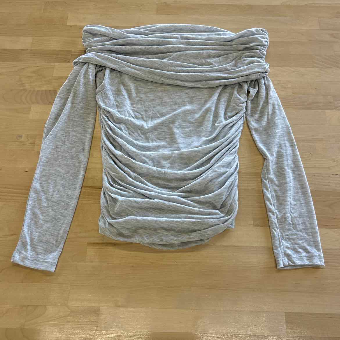 Abercrombie & Fitch Size M Gray Long Sleeve