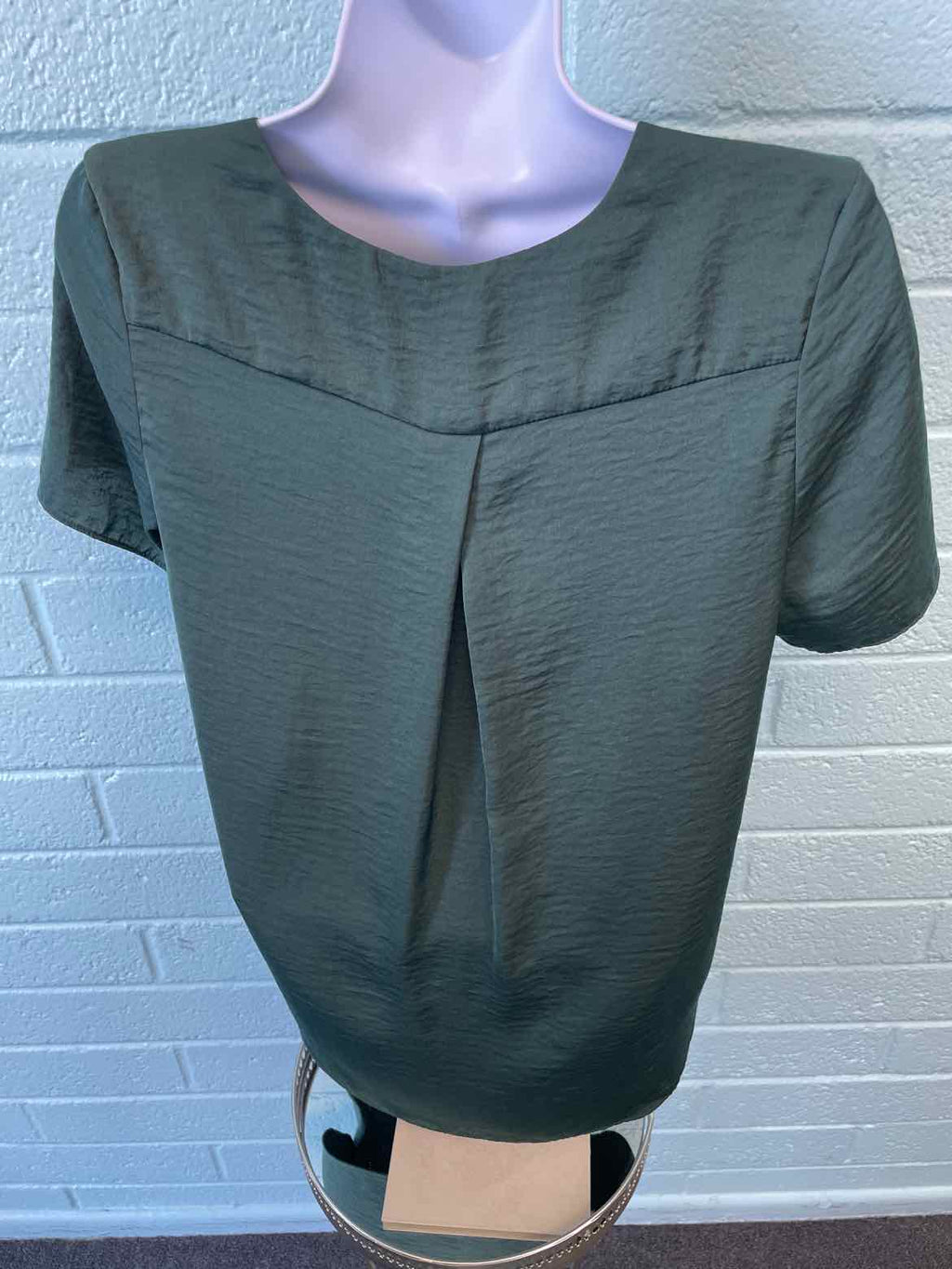 H&M Size 6 Hunter Green Shirt