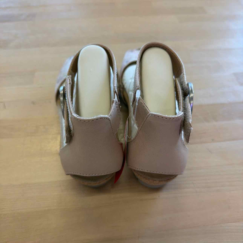 Earth Size 9.5 Pink Leather New Sandals