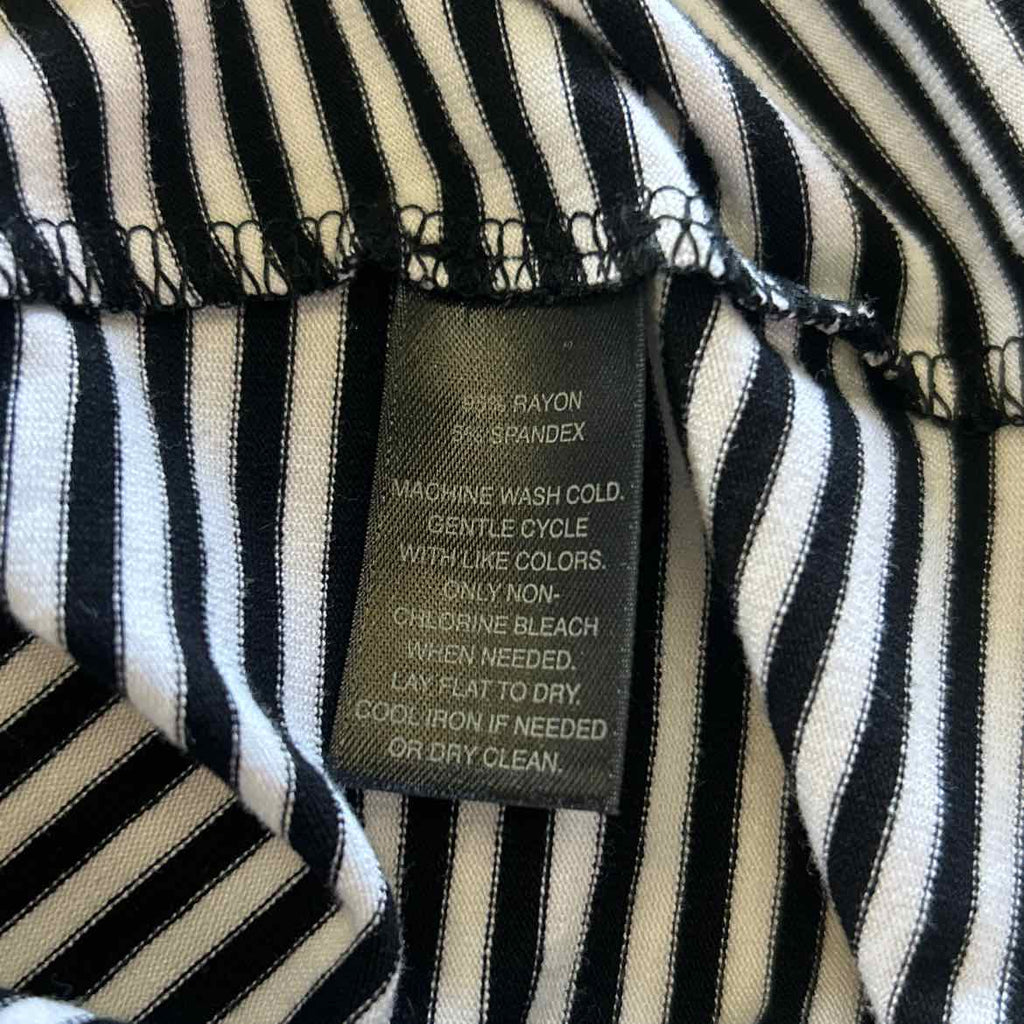 White House Black Market Size XXS Black/White Preloved Tank