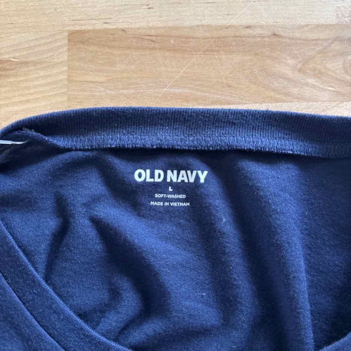 Old Navy Size L Navy T-shirt