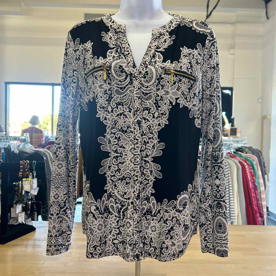 INC Size PM BLACK & WHITE Long Sleeve