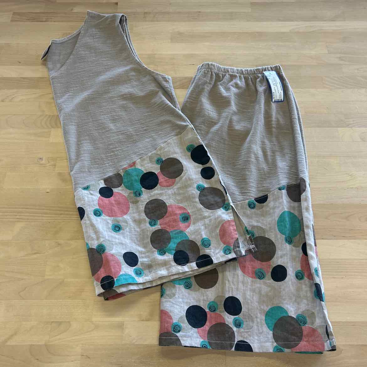 Earth Creations Size XL Tan 2 pc Dress Set