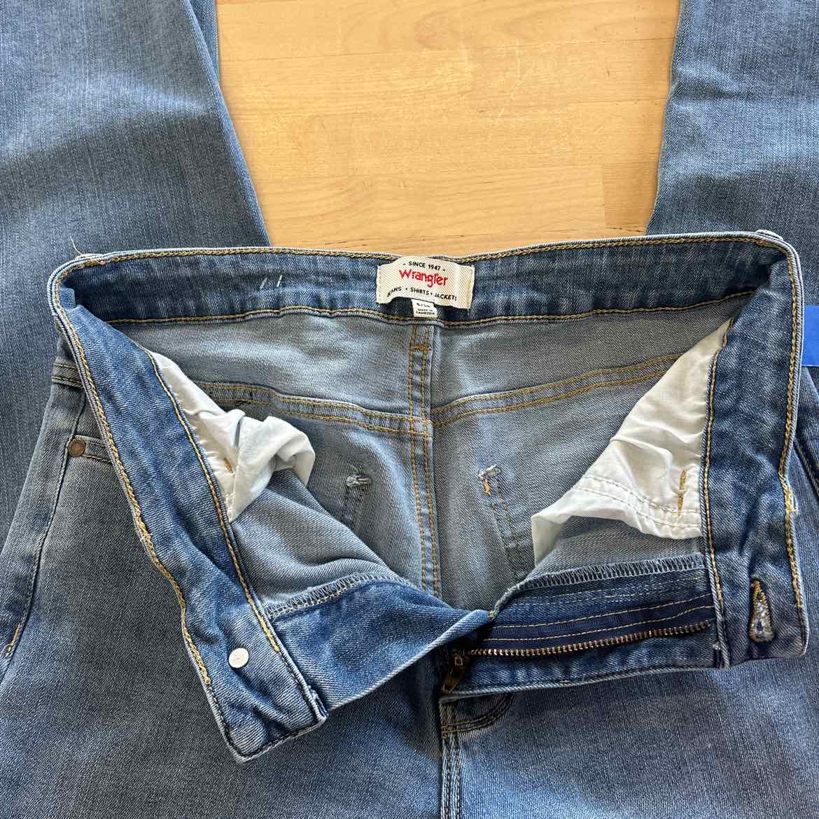 Wrangler Size 6 Blue Denim Preloved Jeans