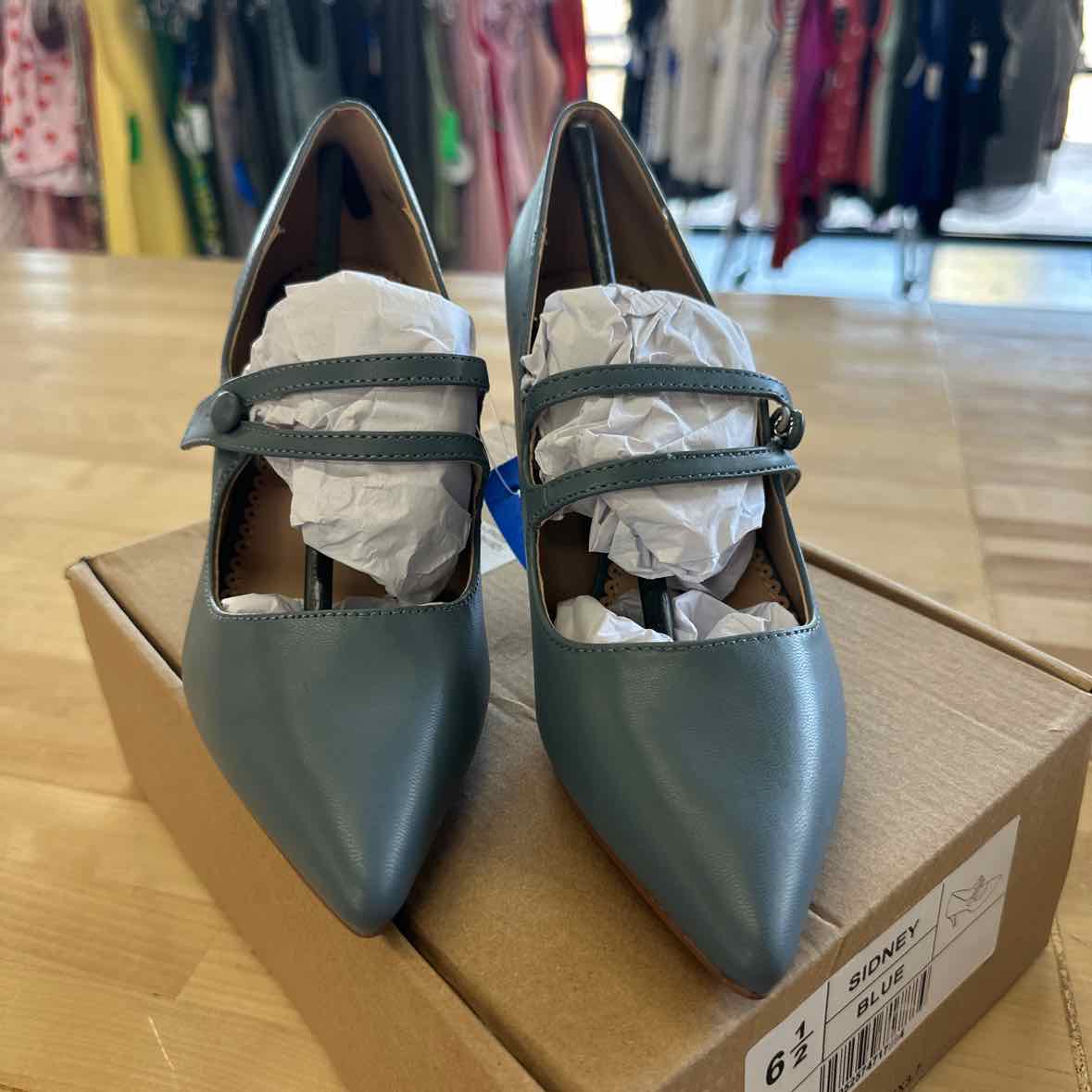Journee Collection Shoe Size 6.5 Blue Heels