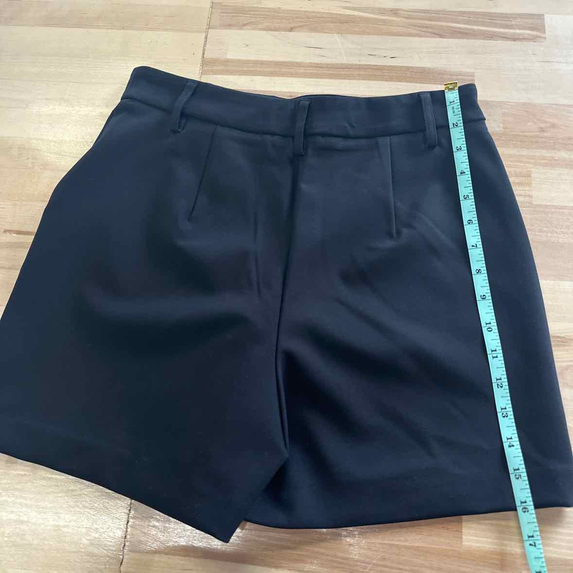 Rachel Zoe Size 6 Black Shorts