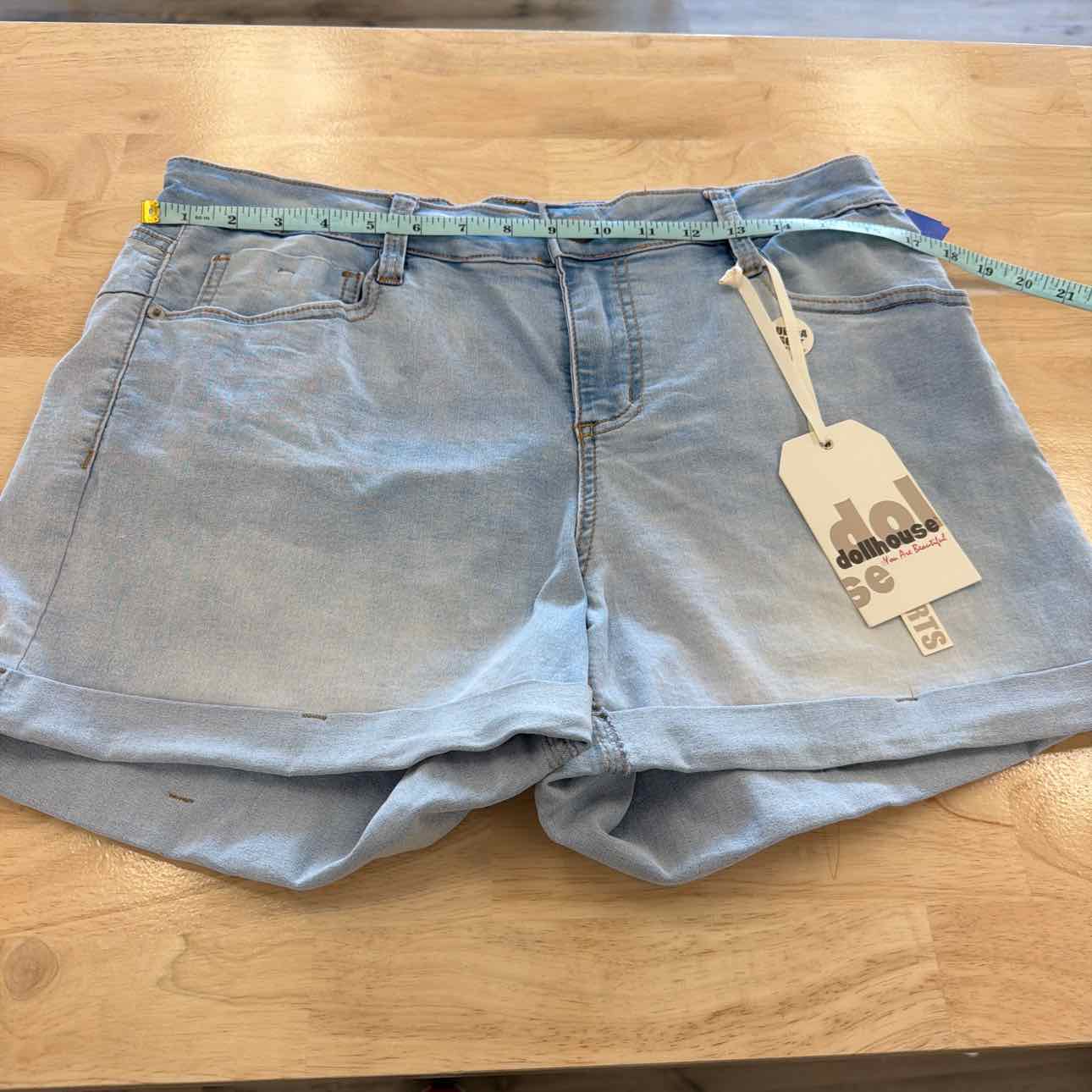 dollhouse Women Size 31 Blue New Shorts