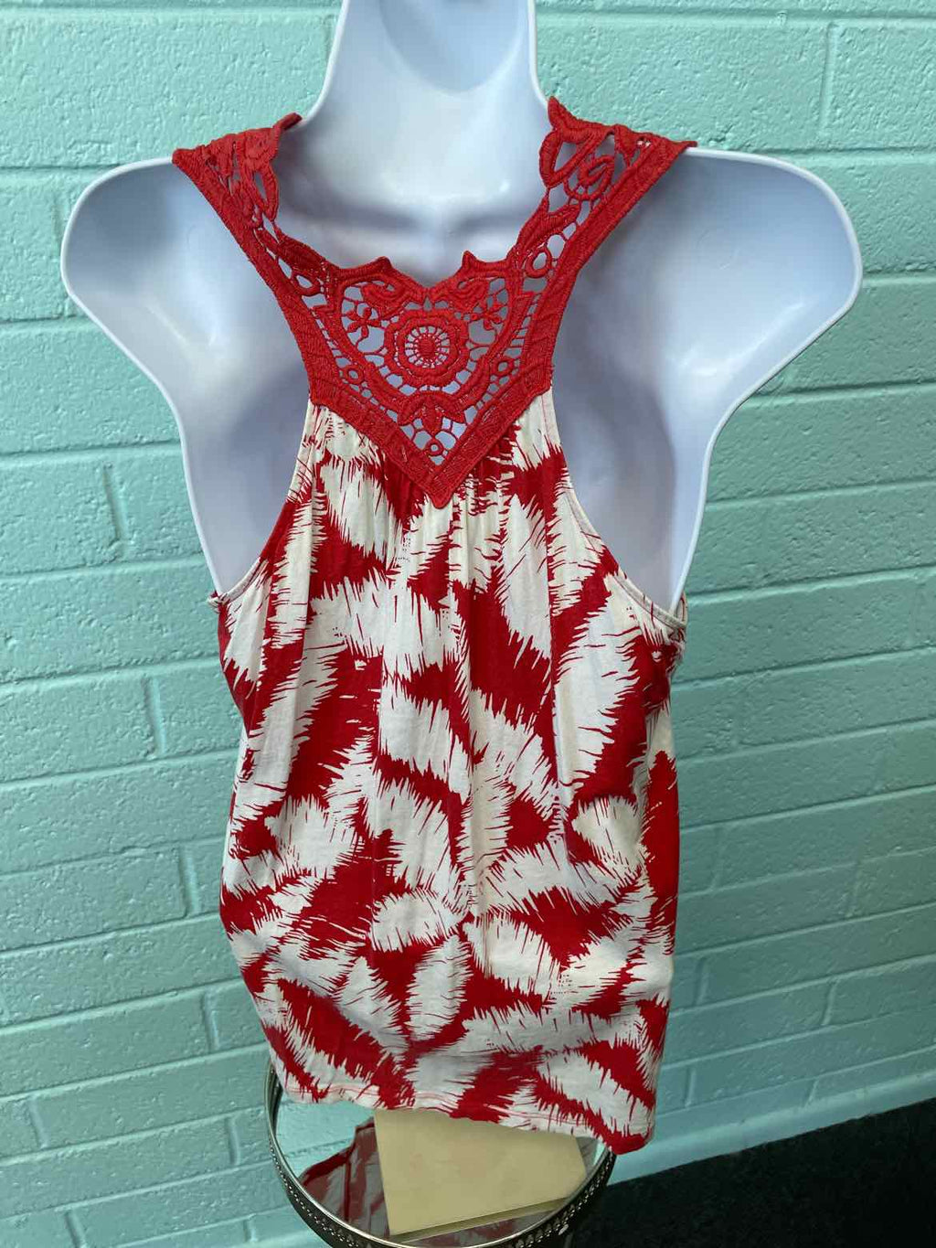 Elle Size S Red and White Sleeveless